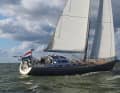 Long and slim. With a hull length of over 16 metres, the construction by Simonis Voogd Design is only just under 4.80 metres wide. The aspect ratio is an above-average value of 3.5.