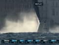 Une capture d'écran tirée de la retransmission en direct montre à quel point la chute en piqué de l'AC40 à foils français a été spectaculaire.