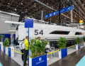 Weißer Riese. Das neue Flaggschiff von Dufour ist nicht nur seiner stattlichen Dimensionen wegen ein Hingucker auf der Messe Boot in Düsseldorf.