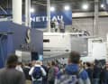 Many visitors came to the boat show in Düsseldorf, especially on the first weekend. The aisles between the stands were often packed and the queues in front of the boats were long.