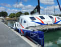 Il "Mer Agitée" è un catamarano high-tech realizzato con il principio dell'upcycling da regata: costruito con la tecnologia delle classiche imbarcazioni da regata e assemblato con parti riutilizzate di yacht leggendari.