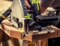 Saw out the contour. A hand-held circular saw is best suited for straight cuts, which is kept on track with a guide rail