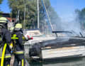 Das ausgebrannte Motorboot.