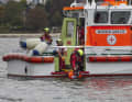 Rescuing a person from the water using a dummy – a manikin weighing almost 80 kilograms – is part of the exercise