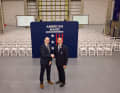 Le directeur général de SailGP, Andrew Thompson, et le fondateur d'American Magic, Doug DeVos, lors de l'ouverture de la nouvelle base d'entraînement à Pensacola.