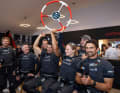 Qui il team festeggia la sua storica prima vittoria sul lago di Ginevra. Jonathan Knottnerus-Meyer regge il timone del vincitore.
