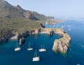 La Spiaggetta di Cala Junco, sulla costa sud-orientale di Panarea, la più esclusiva delle Isole Eolie.