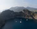 Vulcano Porto di Levante : l'île de Vulcano a donné son nom à tous les volcans. Dans la mythologie romaine, elle était considérée comme la forge de Vulcain, le dieu du feu.