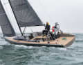 Beautiful, but not perfect. Powerful lines with a negative deck jump and vertical stem. However, the halyard cover is mirror-smooth, the running deck narrow