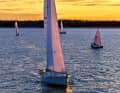 Yann Quenet ließ es sich nehmen bei einer Clubregatta auf dem Sankt-Lorenz-Strom mitzusegeln