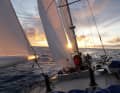 "Pen Duick VI" passe le Cap Horn