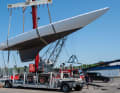 Avec ses 19 mètres de long, Argo est un yacht impressionnant. Ici, il est chargé sur le gravière Ernst pour accompagner le Rundum 2023.