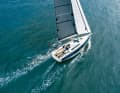 Le bateau n'est plus disponible qu'avec une barre franche.  Les avantages : beaucoup de place dans le cockpit, une meilleure maniabilité, une sensation de pilotage nettement supérieure