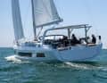 Curvy contours, modern lines. This is also epitomised by the wide stern with its flat frame and sharply defined bilge edges.