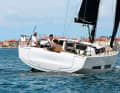 Powerful. The wide stern characterises the look. And makes two rudder blades necessary