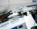 Flügelschlag: Die beiden Wings der kleinen Profilsegel stehen hydraulikgetrieben und werden rechnergesteuert angestellt. Sie bringen beachtliche Leistung