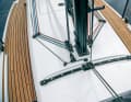 Effortless: The self-tacking jib is standard and remains optional. Good: The bycatcher on the sheet car controls the angle of pull