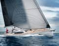 Sous le vent, la carène, normalement très haute, semble dynamique. Et c'est ainsi que navigue la pionnière de la nouvelle gamme XC