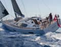 Bulliger Auftritt. Die XC nimmt Seegang souverän. Ihre Deckssalon-Optik passt zum Einsatzzweck