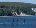 La première journée de course a permis à la plupart des navigateurs de s'amuser comme des fous sur le plan d'eau de la Baltique, au large de Rügen. Felix Diemer a fait partie des photographes internationaux qui ont mis en scène le spectacle de la voile devant les falaises de craie de Rügen.