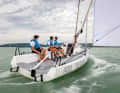 Flaar 24: Currently the hottest sports boat among the new releases. The Flaar 24 is designed as an inland racer and is very light thanks to its carbon fibre hull and rig. In combination with almost 38 square metres of upwind sail area, this results in an extremely high sail carrying capacity of 6.8. Nevertheless, it offers berths for up to four people under the strongly curved cabin superstructure. Unlike the Saffier, for which only fixed keel versions are available, the Flaar has an electrically retractable swivelling keel.   Hull length 7.23 m; beam 2.50 m; draught 0.60-1.80 m; weight 0.75 t; sail area downwind 37.7 m2; STZ 6.8; base price 77,230 euros