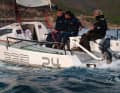 Le cockpit du Flaar 24 peut accueillir trois à quatre navigateurs au vent. Mais le plan d'eau est également adapté à la navigation en solo.