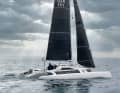 André Bätz huscht mit seinem modifizierten Trimaran „Flaneur“ beim Training fürs Einhandrennen Silverrudder über die Ostsee