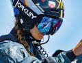 Su "FlyingNikka" non funziona nulla senza casco, gilet antiurto e computer portatile.