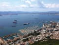 Die Bucht von  Algeciras mit dem Zentrum Gibraltars im Vordergrund