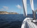 Ideal for a short trip: the approximately 70 nautical miles of a circumnavigation of Menorca can easily be completed in a week