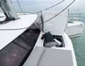 Avaleur : une surface de couchage peut être aménagée à l'avant du bateau. En dessous se trouvent les réservoirs, le guindeau et un immense espace de rangement.