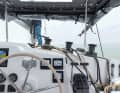 Concentré sur l'essentiel : Tous les éléments de commande sont réunis au poste de pilotage. Il faut s'y habituer pour ne pas se tromper dans les manœuvres.