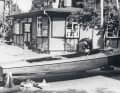 From the old days: In the backyard of the former shipyard site in Lembruch am Dümmer, a recently completed dinghy is being fitted with fittings. The shipyard only moved to new halls in Hüde, three kilometres away, in 1980