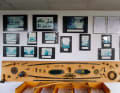 Im Showroom erzählen verblichene Fotos  die lange Geschichte der Traditionswerft