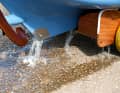 Wasserballast: Der Rumpf füllt sich beim Wassern und entleert sich beim Aufslippen automatisch mit 70 Kilogramm flüssigem Ballast