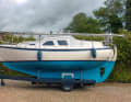 Wetted surface: The long keel provides ideal protection for the prop and rudder. But manoeuvres under engine need to be very well practised. Aft is hardly possible