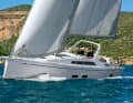Looks practical, sails fast and also looks great below deck: the smallest of the Long Cruise model series