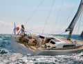 Anderes Modell? Nein, die Sportversion mit Teakdeck und achtern offener Plicht