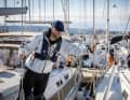 Déposer le bateau chez le voisin : jamais sur son bastingage, mieux vaut le déposer sur la marchandise à l'arrêt ...