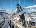During the manoeuvre, additional lines help, which are deployed before the boat sets sail