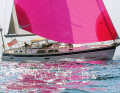 Hallberg-Rassy 48 MK II: lo yacht più venduto di questa classe, pesantemente rivisto nella versione Mark II. Offre numerose opzioni nella disposizione delle cabine, tra cui quella a prua e a poppa o a U. Caratteristiche di navigazione vivaci