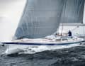 21 metri di lunghezza, quasi sei di larghezza e ben 46 tonnellate di peso: il nuovo Hallberg-Rassy 69 è uno yacht assolutamente superlativo.