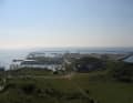 Le port de Helgoland. À gauche sur la photo, de l'avant vers l'arrière : le port intérieur, le port sud et l'avant-port.