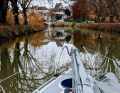 Mât hissé en direction du sud : en automne sur le canal Rhin-Rhône