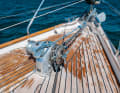 Subsequently: The large anchor windlass mounted on the foredeck fulfils the owner's wishes. Practical, but still unsightly