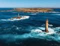 Les phares qui bordent l'île bravent la mer et indiquent le chemin à travers les innombrables hauts-fonds.