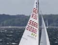 Nella impegnativa classe 420, l'assetto e la tattica sono determinanti per il successo in regata.