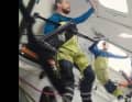Auf der Seite. Kevin Escoffier und Tom Laperche beim Versuch, das Boot wieder aufzurichten | Team Holcim PRB/J. Champolion
