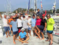 En mode course, ils naviguent certes les uns contre les autres, mais ils forment en même temps une communauté étroite. La course et les expériences communes pendant le voyage favorisent de plus en plus la cohésion entre les 15 skippers. Photo : Don McIntyre / MGR2025