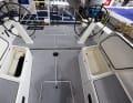 Le Racer-Cruiser de X-Yachts avale aussi pas mal de charge utile dans le cockpit. Les coffres arrière peuvent être démontés pour la régate, comme beaucoup d'autres choses à bord.